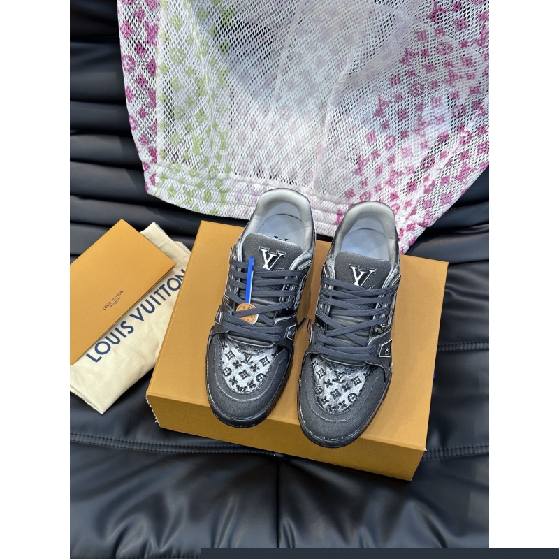 l**is V*t*n sneakers